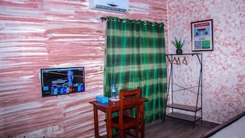 6 habitaciones y escritorio