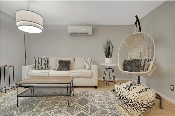 Smart TV, books - Walk to Everything! Bourbon Trail & Cherokee Golf Course
(Louisville)