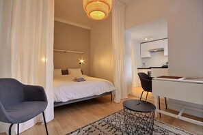 1 slaapkamer, een strijkplank/strijkijzer, wifi, beddengoed