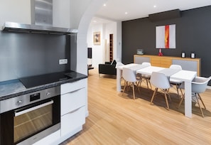 Fridge, microwave, oven, dishwasher - Chemin des Cèdres - 3 bedrooms (Liège)