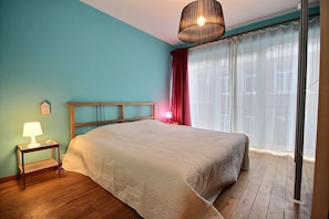 2 bedrooms, iron/ironing board, travel cot, WiFi