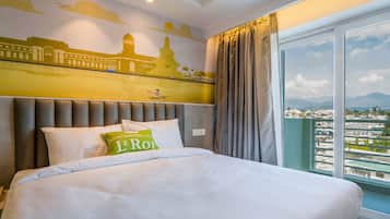 Desk, soundproofing, free WiFi, bed sheets
