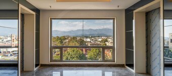 Hotel Le Roi Dehradun