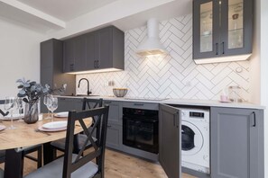 Fridge, oven, stovetop, dishwasher - Akacjowa 16 | Comfort Apartment | Parking (Modlnica)