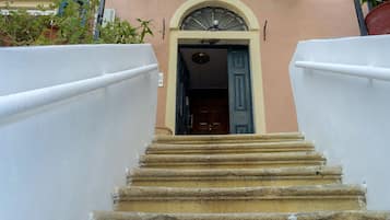 Bagian depan properti