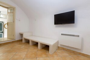 Estudi urbà | Planxa i posts de planxar, bressols, wifi gratuïta i roba de llit 