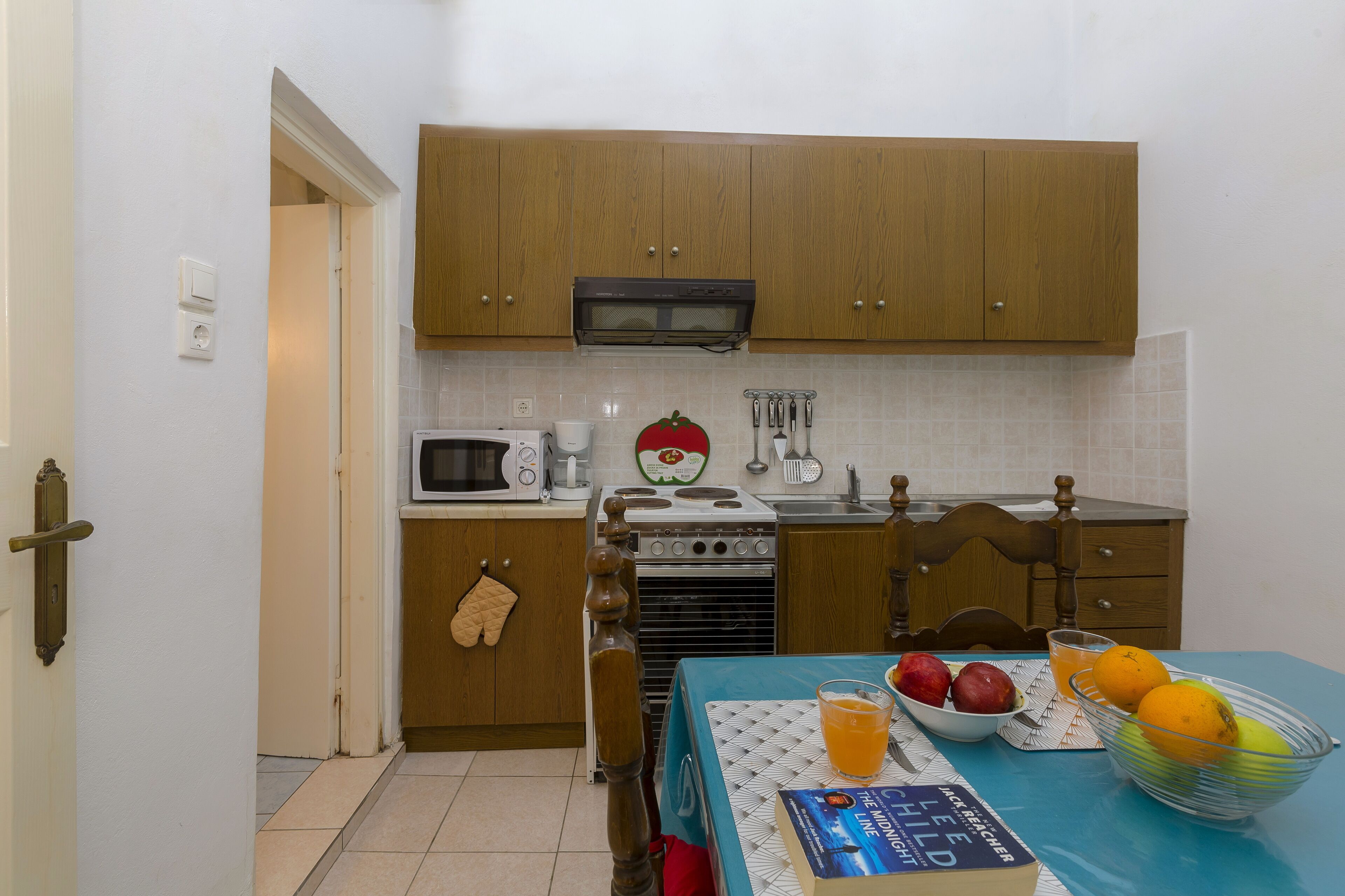 City Studio | Private kitchen | Fridge, oven, coffee/tea maker, electric kettle