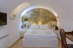 City Studio | Iron/ironing board, cribs/infant beds, free WiFi, bed sheets - Campiello Apartments (Corfu)