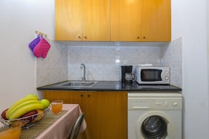 Studio trung tâm thành phố | Bếp riêng | Tủ lạnh, lò nướng, dụng cụ pha cà phê/trà, ấm điện 