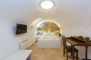 City Studio | Iron/ironing board, cribs/infant beds, free WiFi, bed sheets - Campiello Apartments (Corfu)