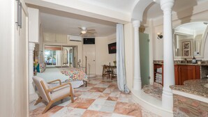 Unclassified image, 4 of 68, button - Ocean Front Penthouse, Pool, Sleeps 6 people (Bucerías)