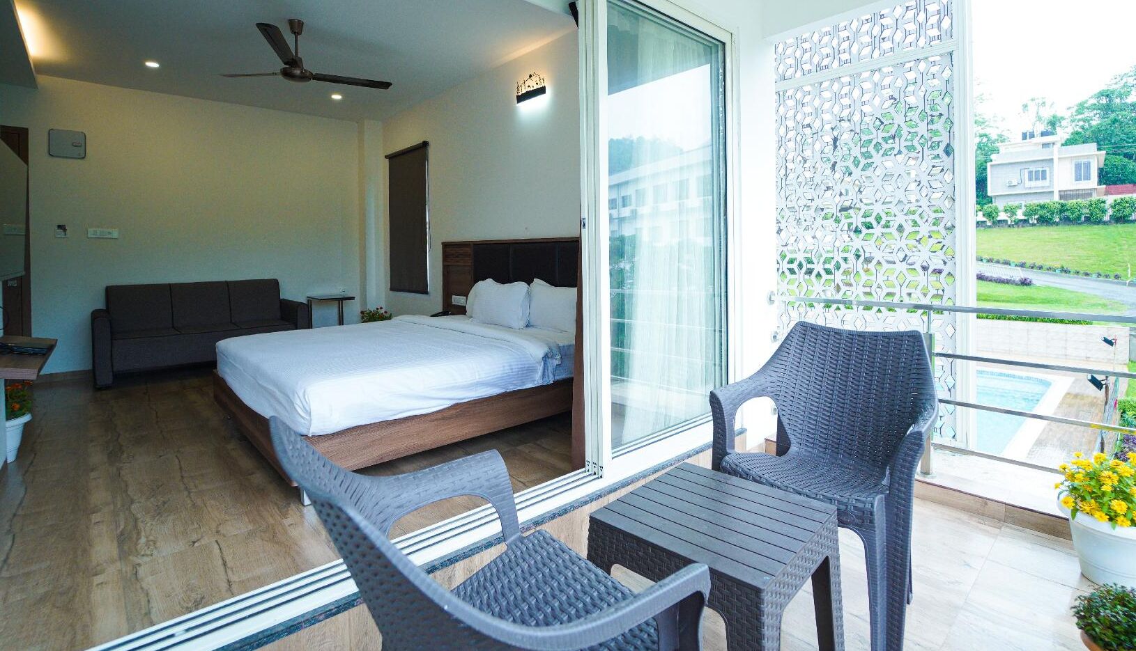 Luxury Room With Balcony | Free WiFi