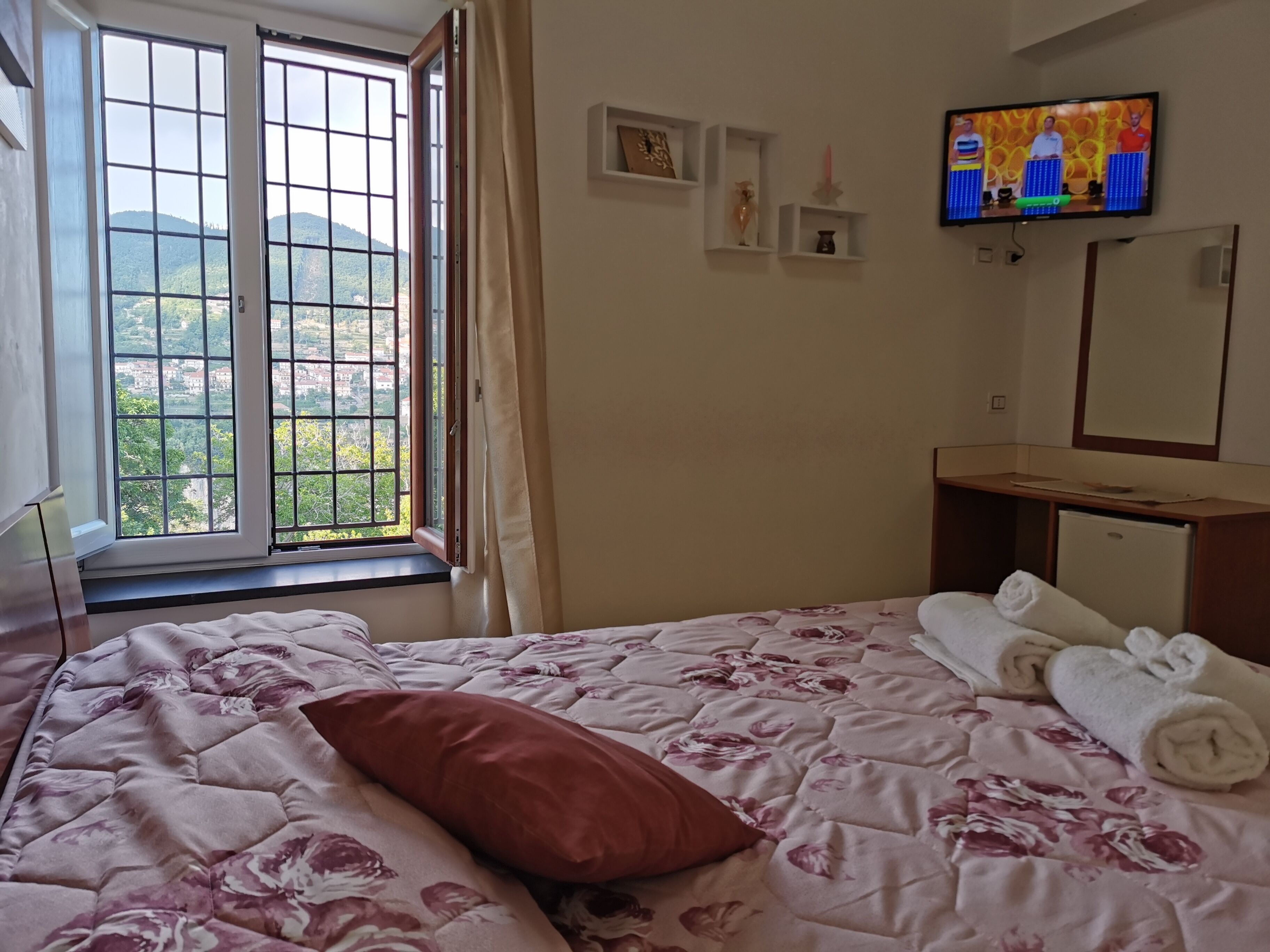 Rom – comfort | Skrivebord, blendingsgardiner og wi-fi (inkludert)