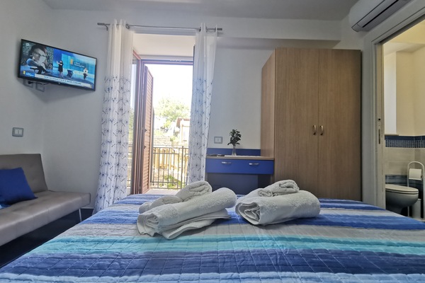 Desk, blackout curtains, free WiFi