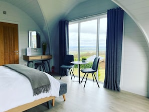 1 bedroom, premium bedding, desk, free WiFi