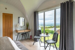 1 habitación, ropa de cama de alta calidad, escritorio y wifi gratis 