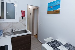 Private kitchen - Modern Cozy 1 Bd Piraeus Perfection Apt (Piraeus)