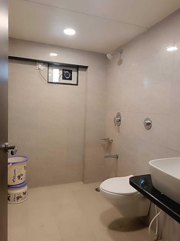 Bathroom - Abu Inn, Mount Abu - The Luxury Boutique Stay (Abu Road)