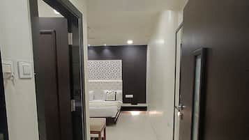 Superior A/C Room | 1 bedroom, soundproofing, free WiFi