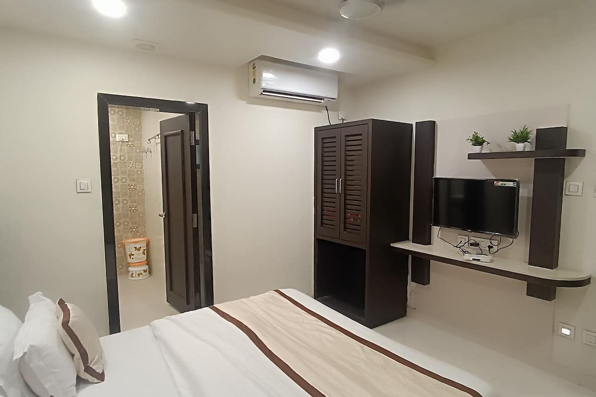 Superior A/C Room | 1 bedroom, soundproofing, free WiFi