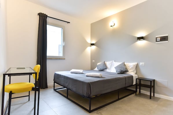 Individually decorated, desk, laptop workspace, free WiFi - FanfullArt (Rome)