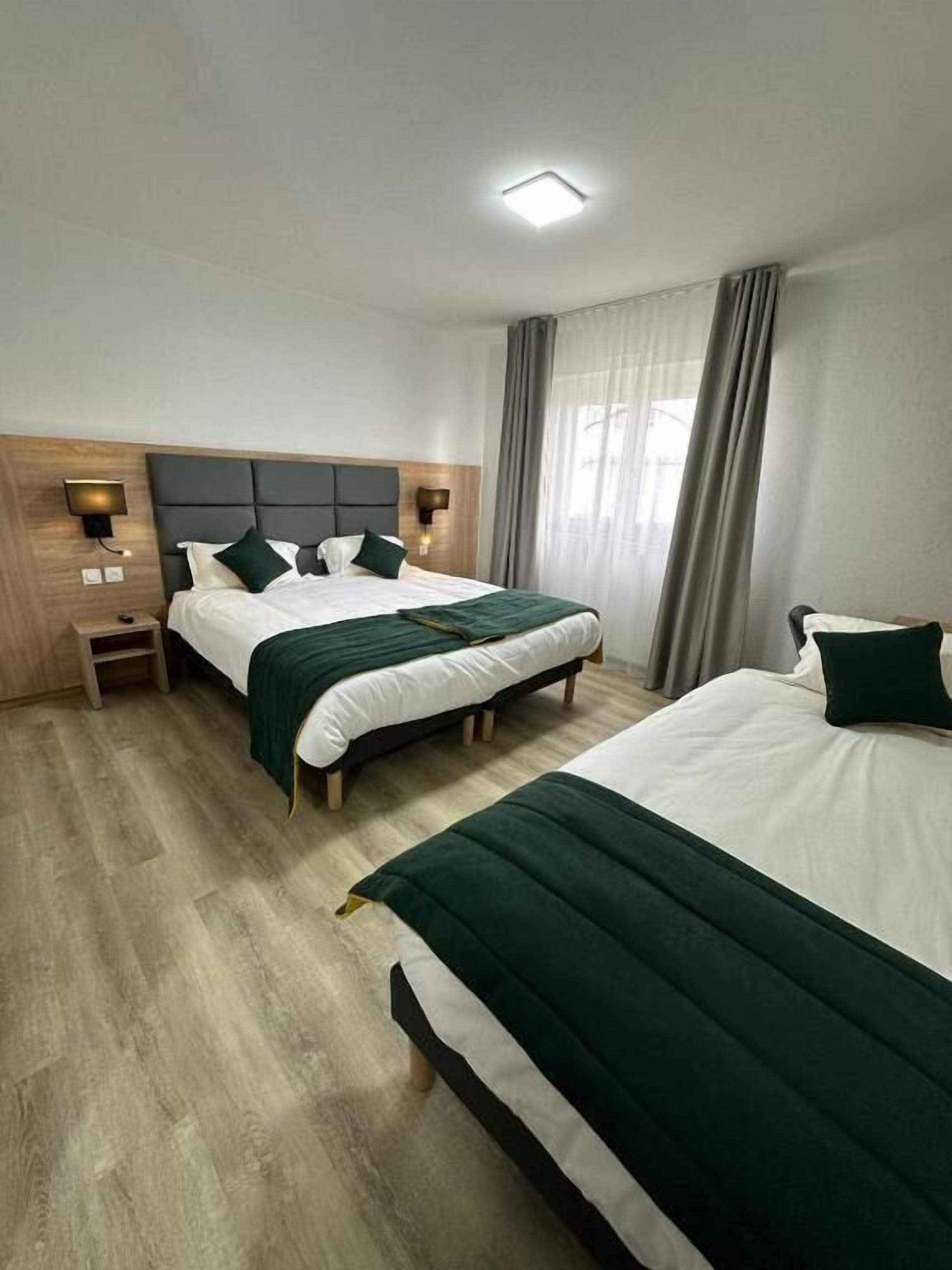 Quadruple Room | Desk, free WiFi, bed sheets