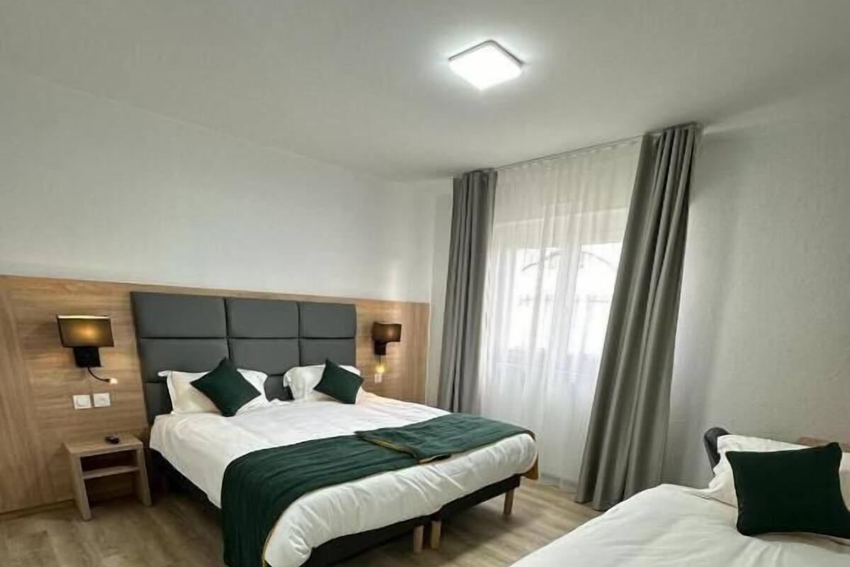 Quadruple Room | Desk, free WiFi, bed sheets