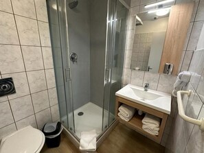 Shower, hair dryer, towels, soap - NOROTEL (Brumath)