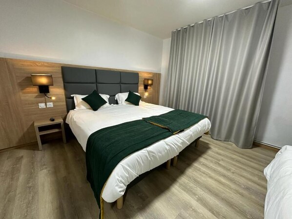 Desk, free WiFi, bed sheets - NOROTEL (Brumath)