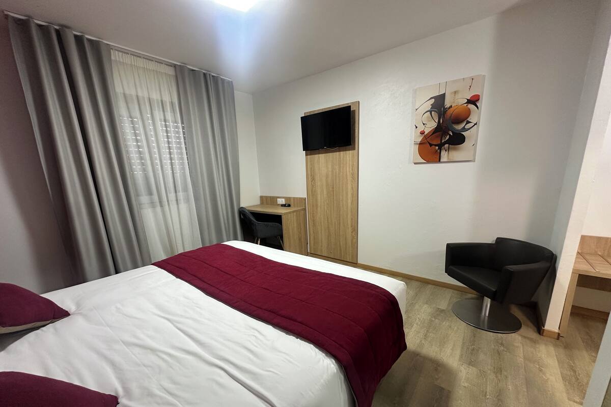 Single Room | Desk, free WiFi, bed sheets