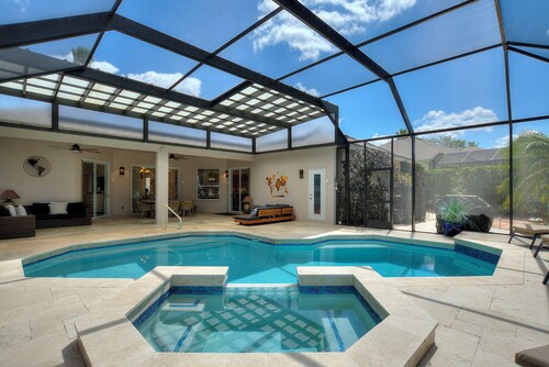 Superior Luxury 5br/3ba Golf Course Villa South Facing Private Pool & Spa