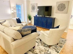 TV, offices - 7N - 1BD 1BA Downtown Atlanta Hotel District! (Atlanta)