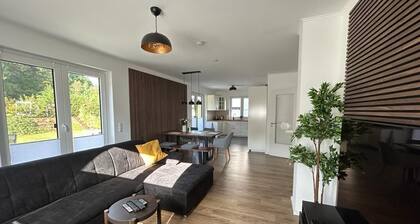 Exklusive Ferienwohnung bei Berlin, bis 5 Gäste, Große Terrasse, Garten