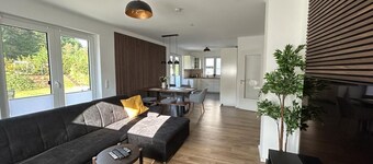 Exklusive Ferienwohnung bei Berlin, bis 5 Gäste, Große Terrasse, Garten