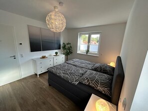 2 室のベッドルーム、アイロン / アイロン台、WiFi、ベッドシーツ