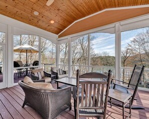 Interior - 4 Bedrooms, 2 Flex Rooms, 4 Full Bathrooms, 2 Half Bathrooms! Spacious Waterfront Home w/Many Amenit (Huddleston)