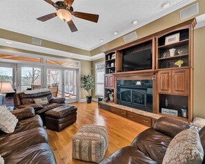 TV, fireplace - 4 Bedrooms, 2 Flex Rooms, 4 Full Bathrooms, 2 Half Bathrooms! Spacious Waterfront Home w/Many Amenit (Huddleston)