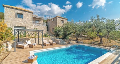 One bedroom holiday house with private pool