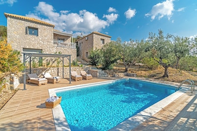 One bedroom holiday house with private pool