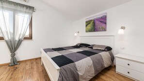 2 dormitorios, tabla de planchar con plancha, wifi gratis y ropa de cama