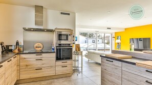 Réfrigérateur, micro-ondes, four, lave-vaisselle