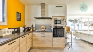 Fridge, microwave, oven, dishwasher