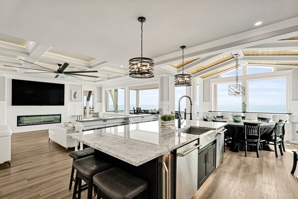 Dining - New-Oceanfront-Elevated Pool-Elevator-2 Hot Tubs-14BR/14BA +2 Half (Oak Island)