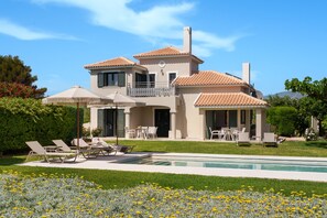 สระว่ายน้ำ