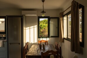 ไมโครเวฟ, เครื่องล้างจาน, เครื่องชงกาแฟ/ชา, เครื่องครัว/จาน/ช้อนส้อม