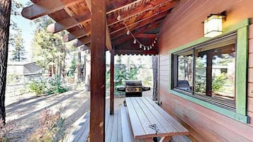 Cabin, 2 Bedrooms | BBQ/picnic Area