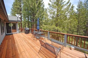 House, 4 Bedrooms | BBQ/picnic area - 1801 Jicarilla Drive 4 Bedroom Home by RedAwning (South Lake Tahoe)