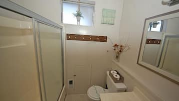Cabin, 3 Bedrooms | Bathroom | Towels