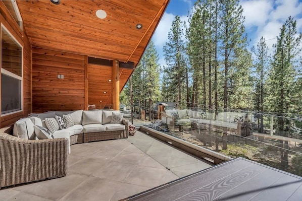 House, 5 Bedrooms | Property grounds
