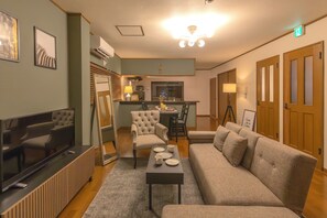 Design Apartment | Living room | 42-inch flat-screen TV with digital channels - It' ta de JPN - Self Check-In Only (Osaka)
